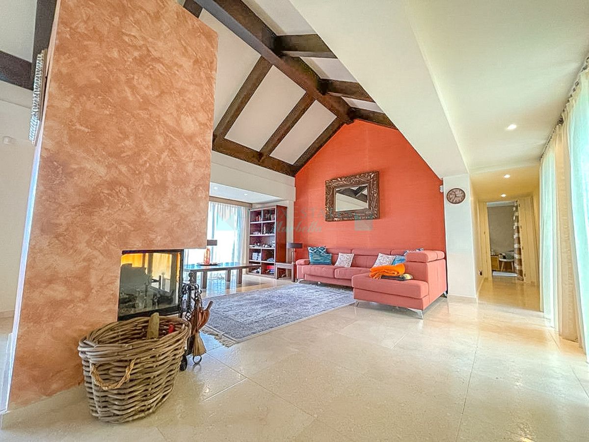 Penthouse for sale in Los Flamingos, Benahavis