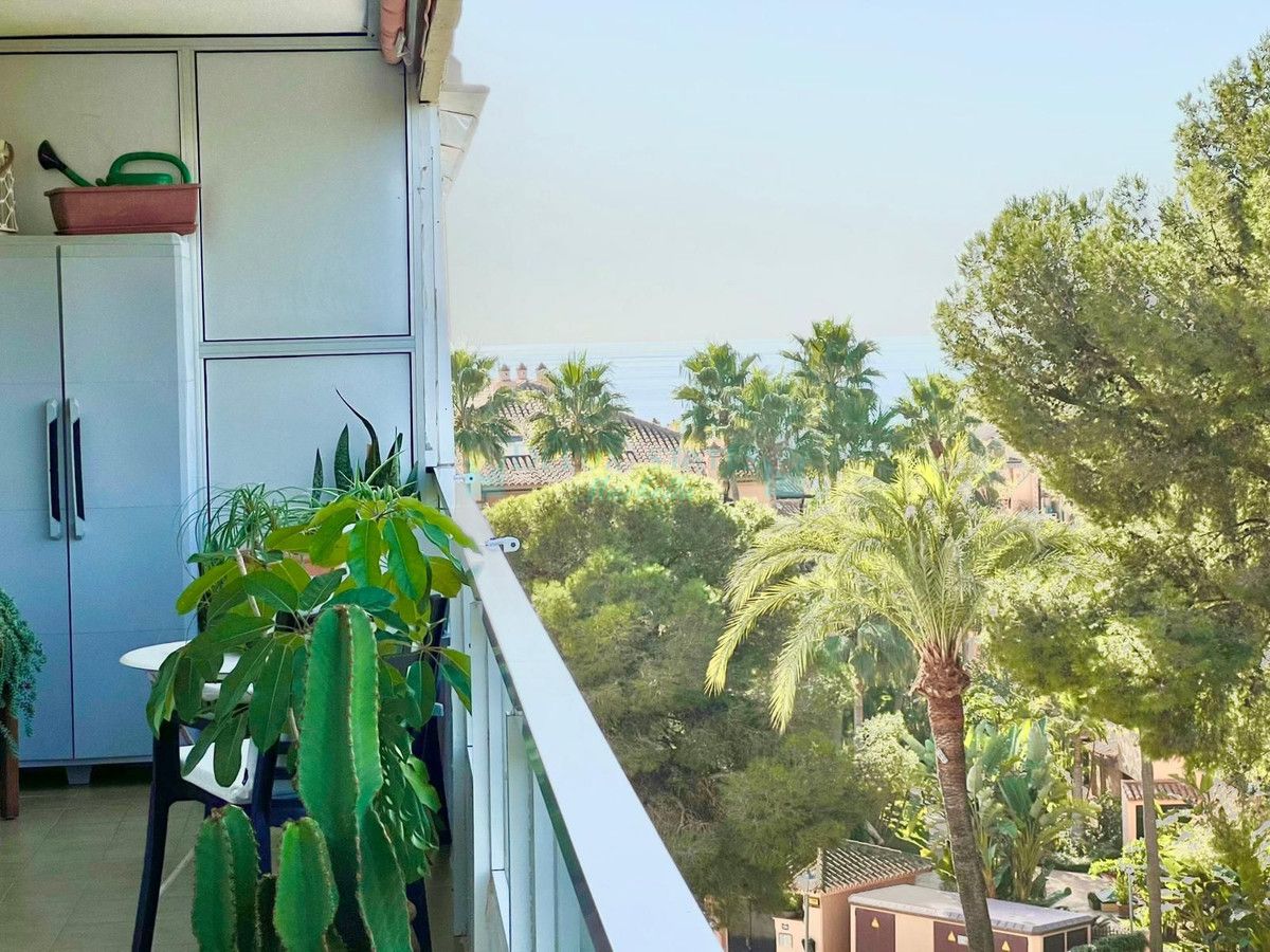 Apartment for sale in Las Chapas, Marbella East