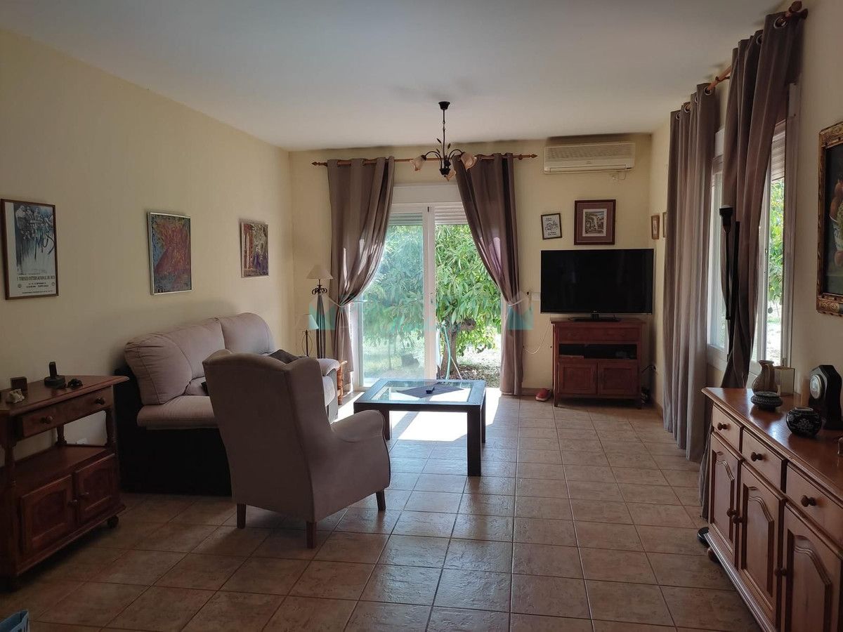 Villa en venta en Estepona