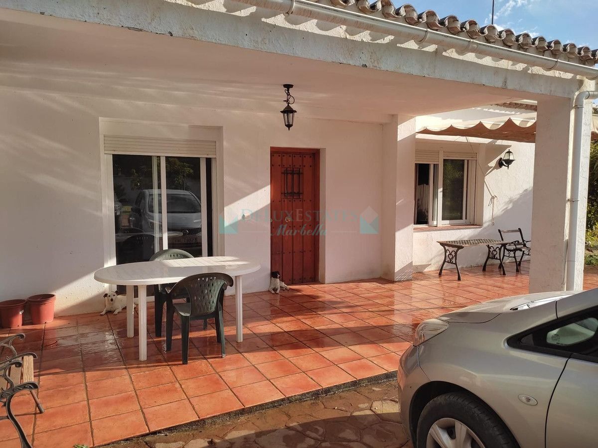 Villa en venta en Estepona