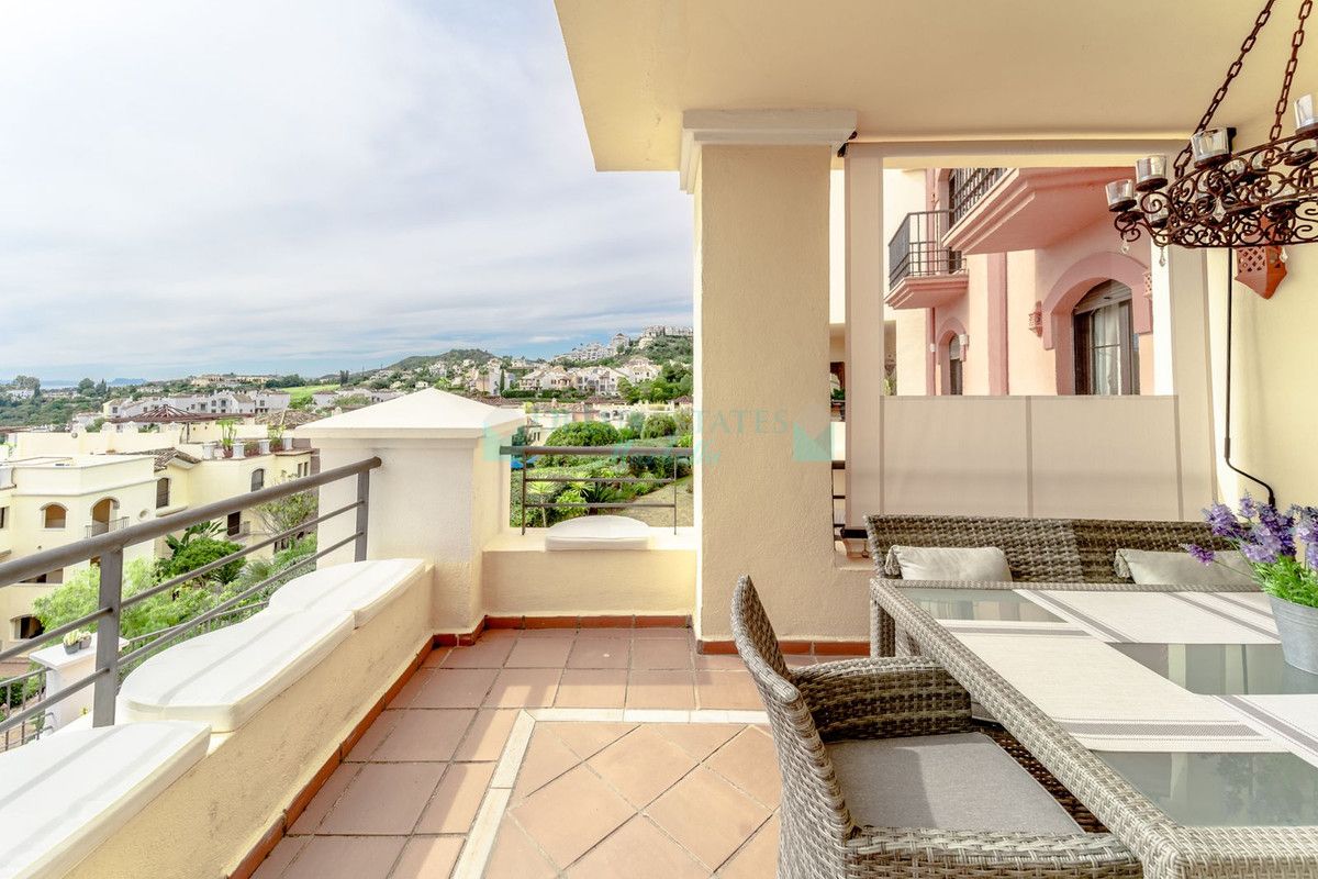 Apartamento en venta en Los Arqueros, Benahavis