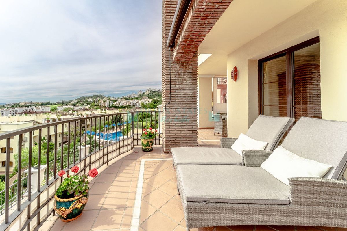 Apartamento en venta en Los Arqueros, Benahavis