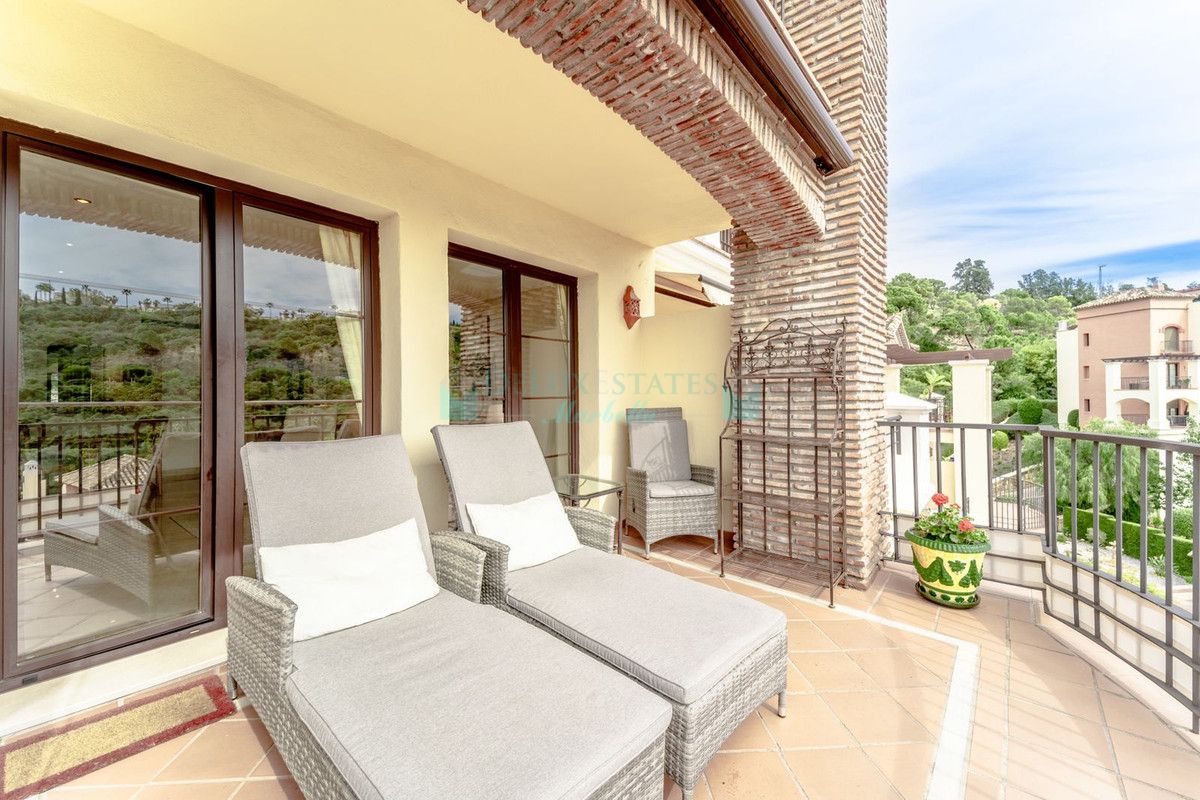 Apartamento en venta en Los Arqueros, Benahavis