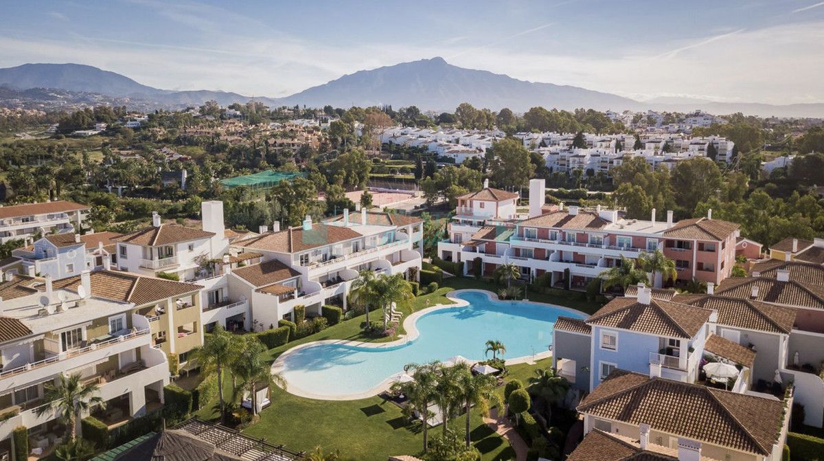 Apartamento Planta Baja en venta en El Paraiso, Estepona