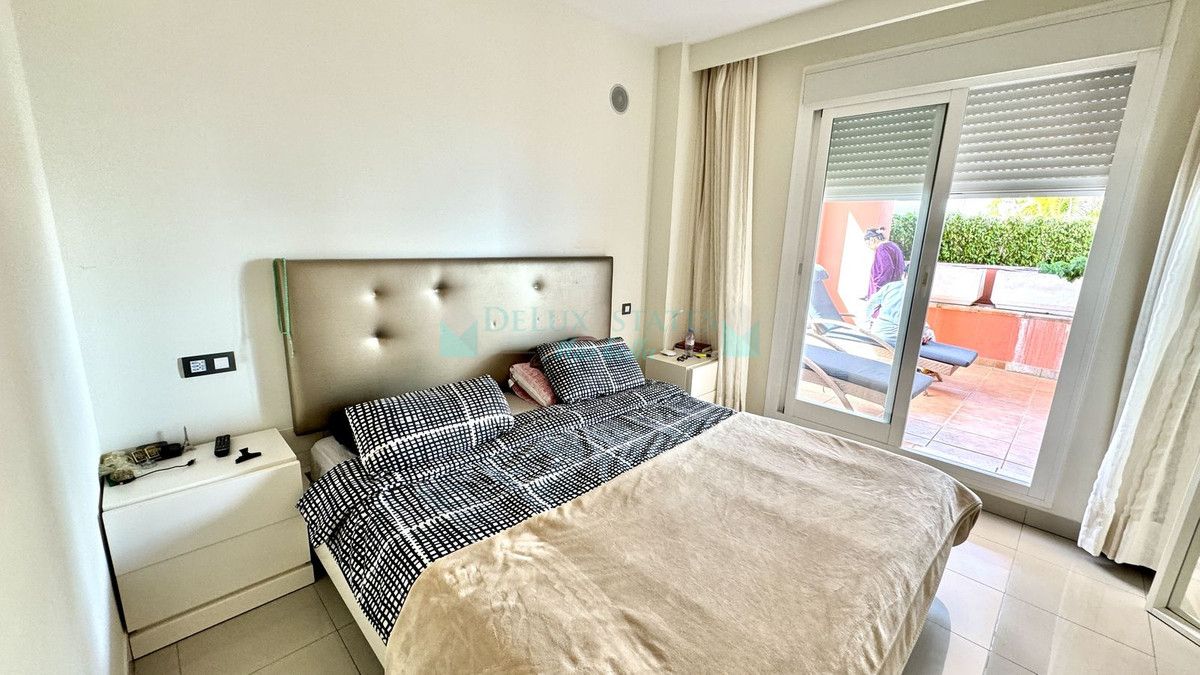 Apartamento Planta Baja en venta en El Paraiso, Estepona