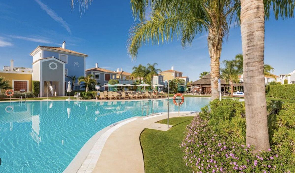 Ground Floor Apartment for sale in El Paraiso, Estepona