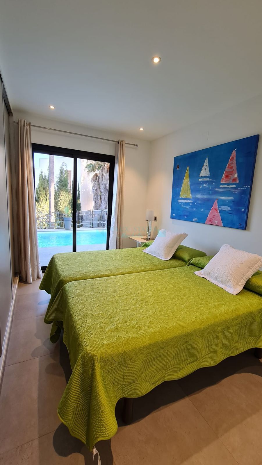 Villa en alquiler en New Golden Mile, Estepona