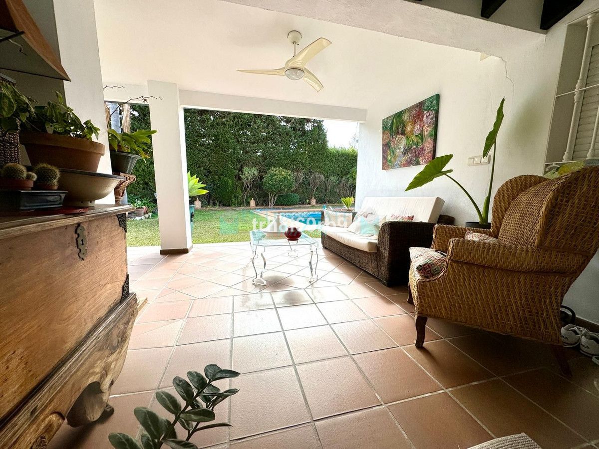 Villa en venta en Atalaya, Estepona