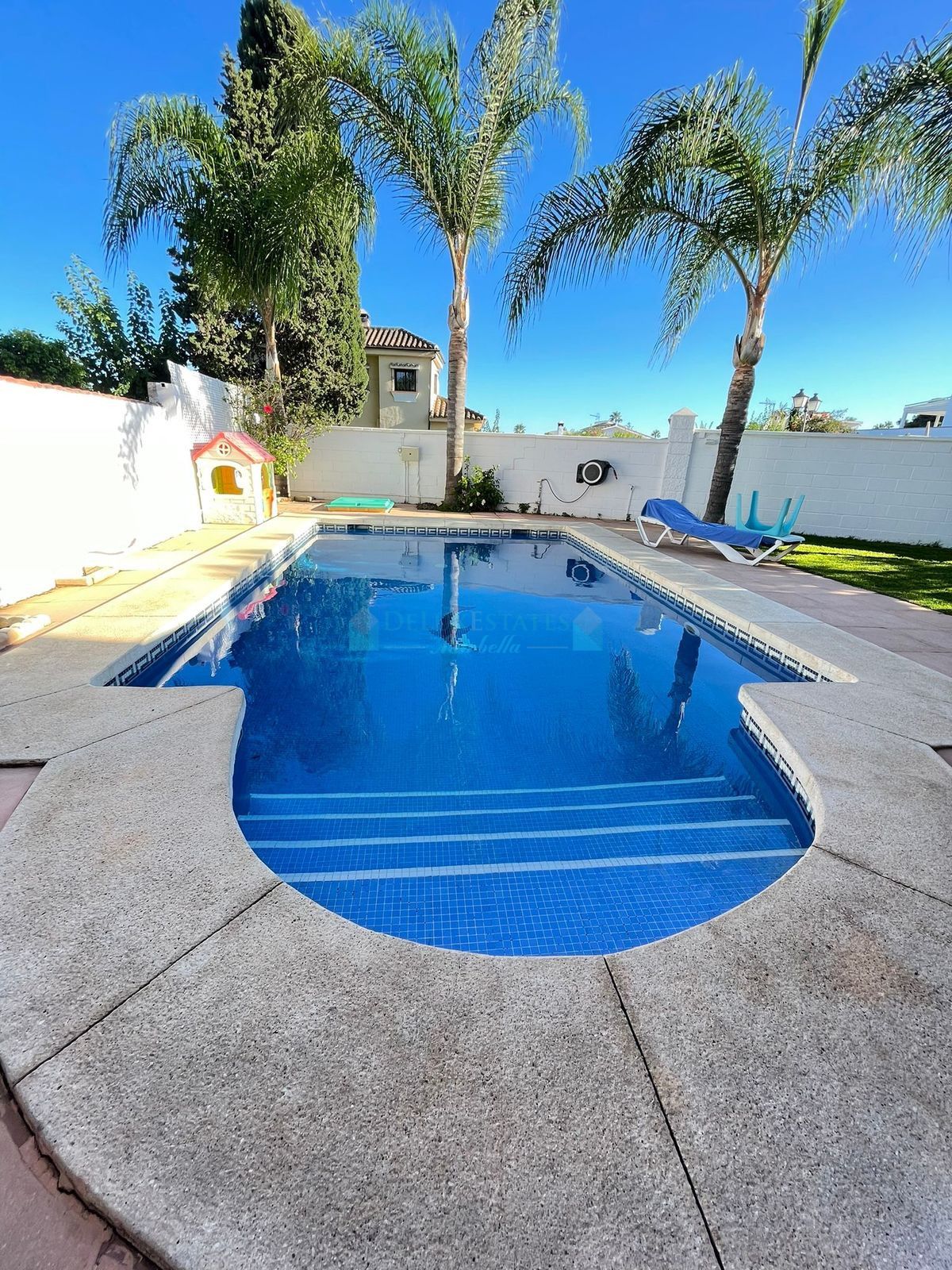 Villa for sale in Costalita, Estepona