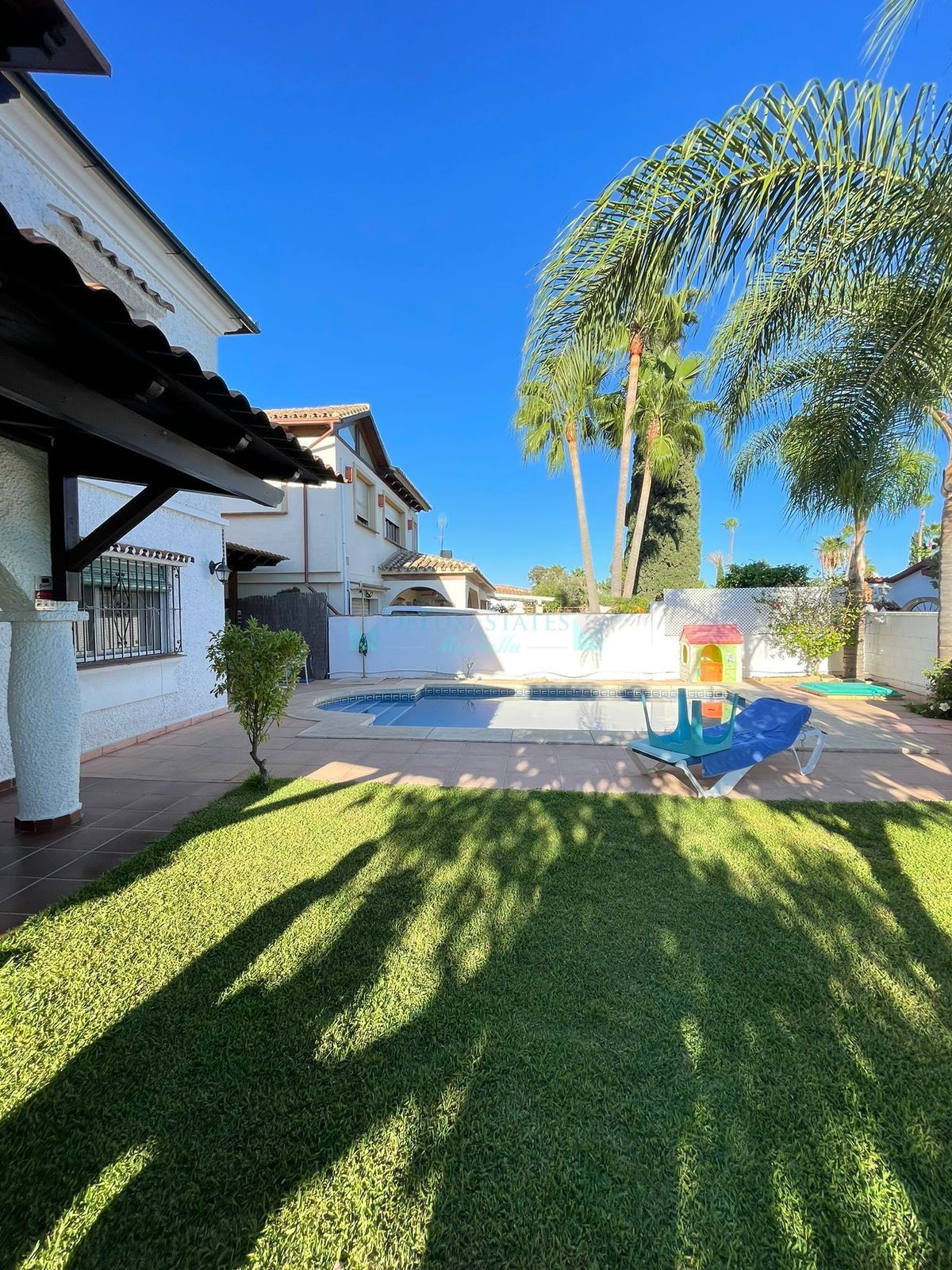 Villa for sale in Costalita, Estepona