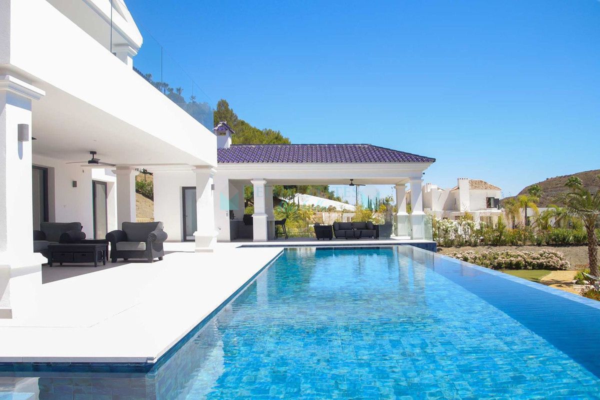 Villa for sale in Benahavis