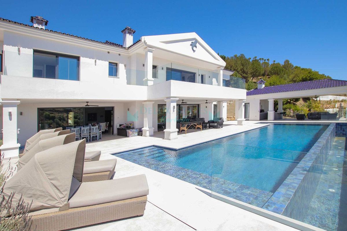 Villa for sale in Benahavis