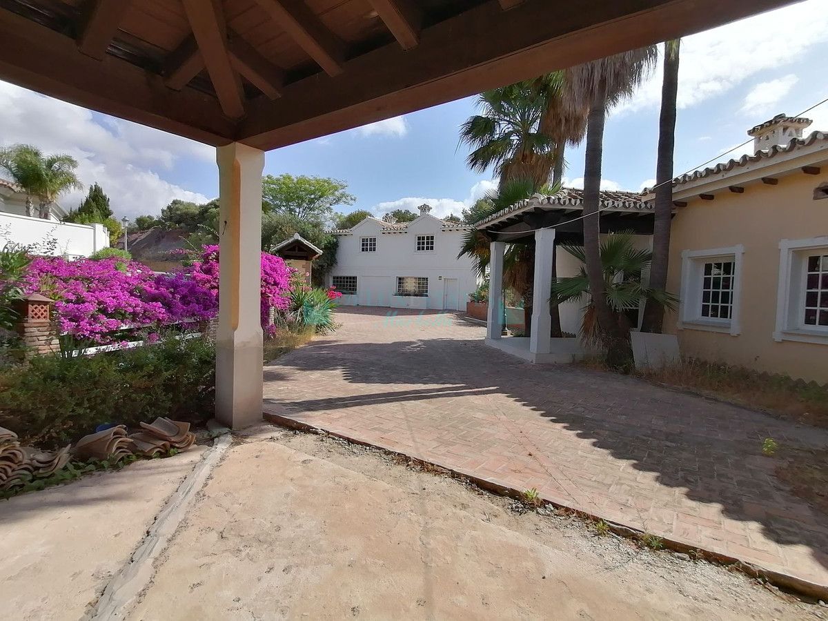 Villa for sale in La Quinta, Benahavis