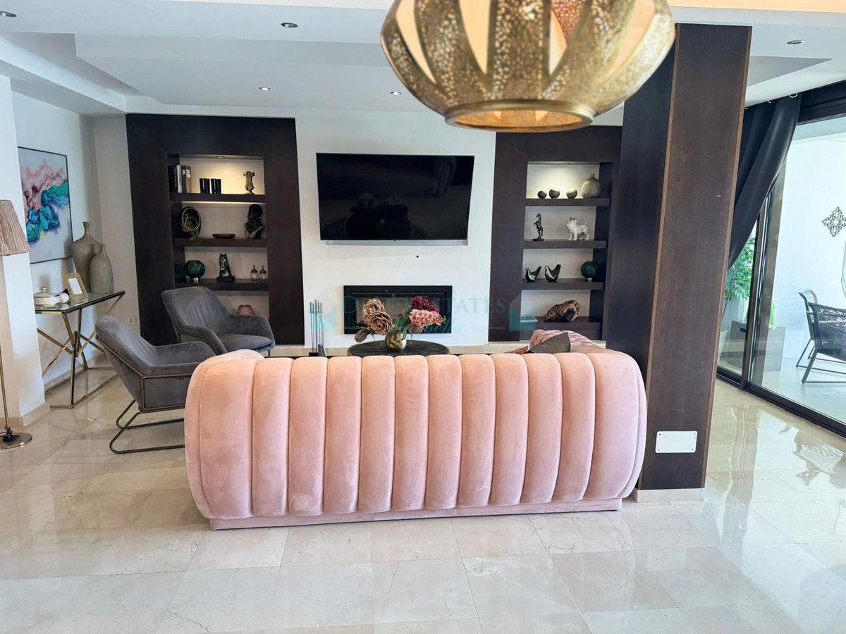 Semi Detached Villa for sale in Marbella