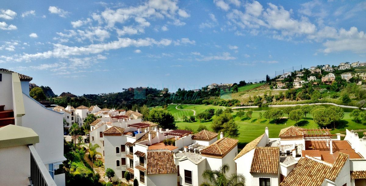 Penthouse for sale in Los Arqueros, Benahavis