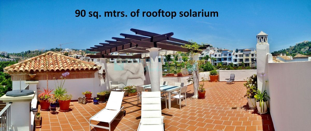 Penthouse for sale in Los Arqueros, Benahavis