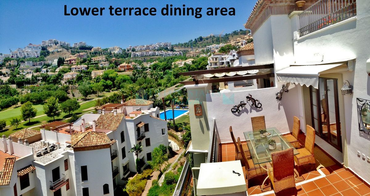 Penthouse for sale in Los Arqueros, Benahavis