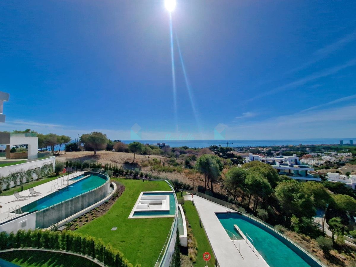 Penthouse for sale in Cabopino, Marbella East