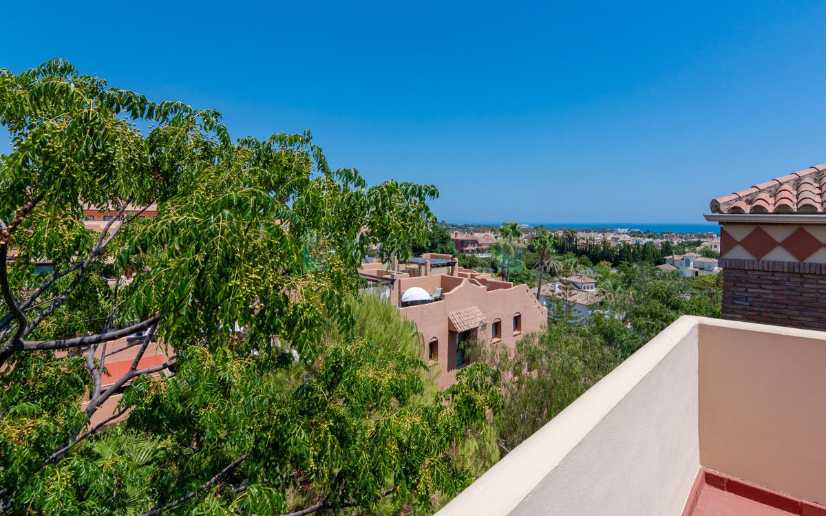 Penthouse for sale in Los Flamingos, Benahavis