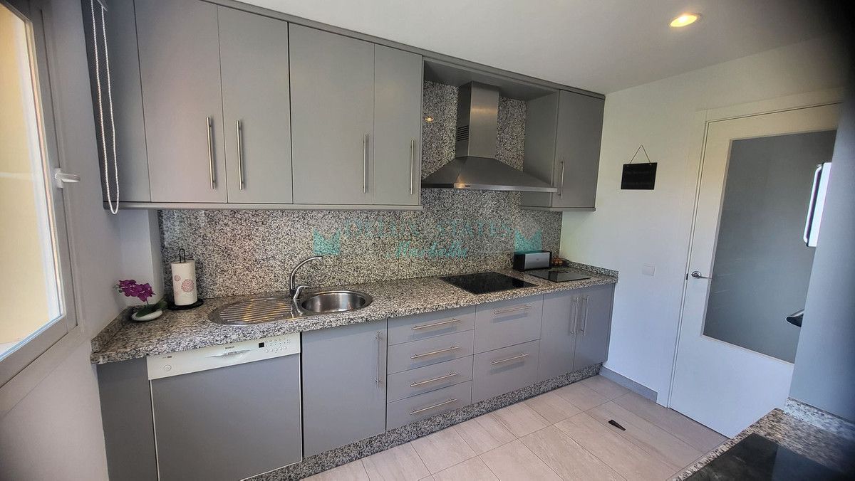 Penthouse for sale in Los Flamingos, Benahavis