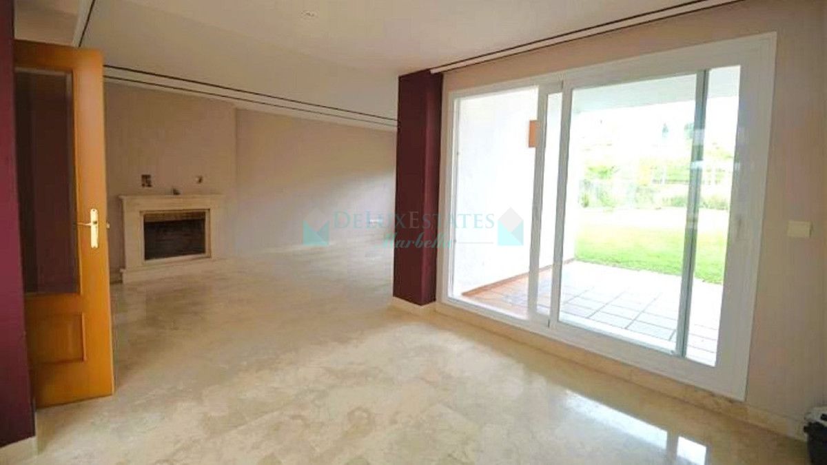 Town House for sale in Selwo, Estepona