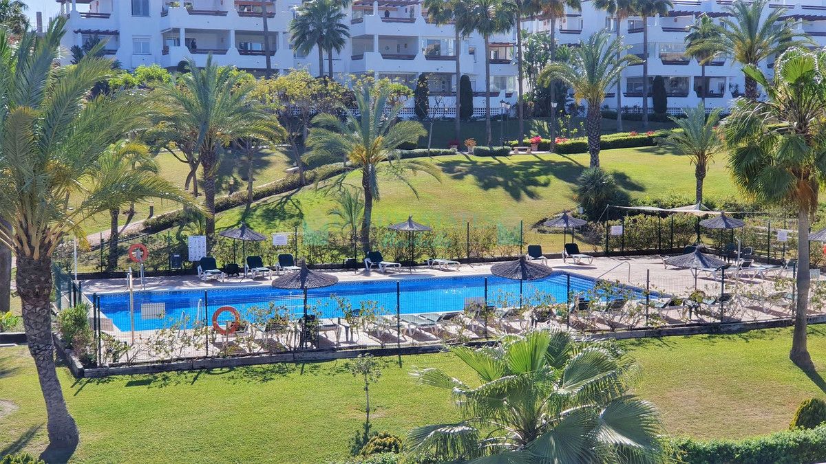 Town House for sale in Selwo, Estepona