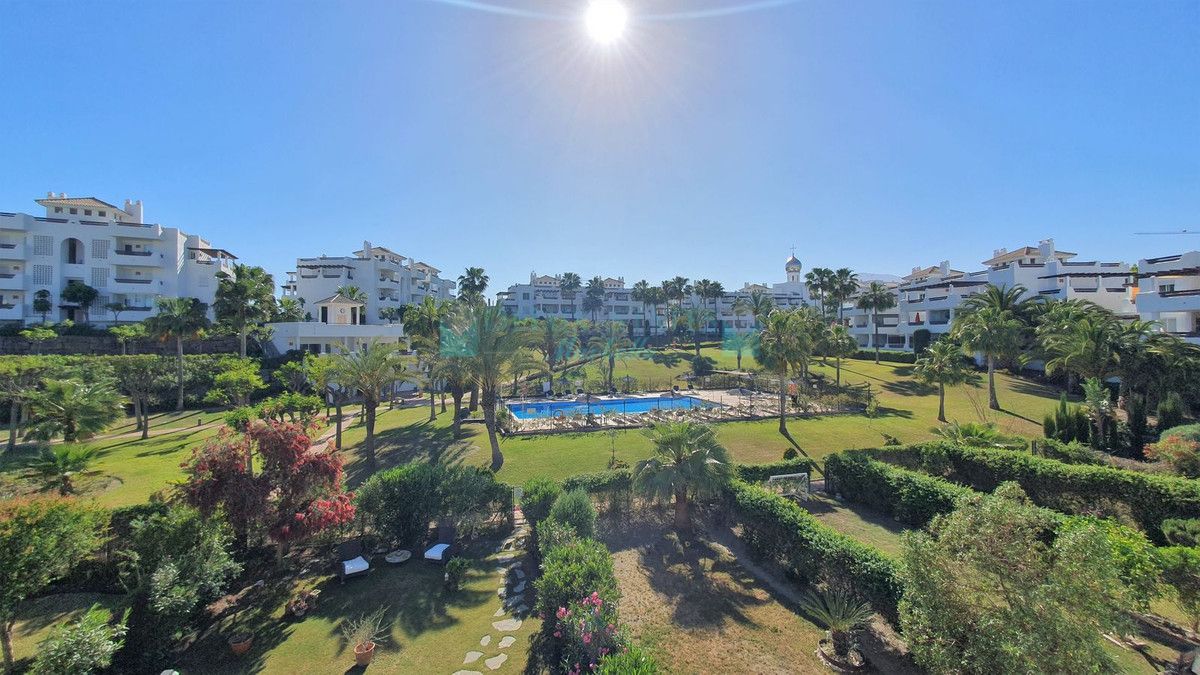 Town House for sale in Selwo, Estepona