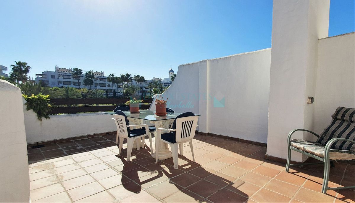 Town House for sale in Selwo, Estepona