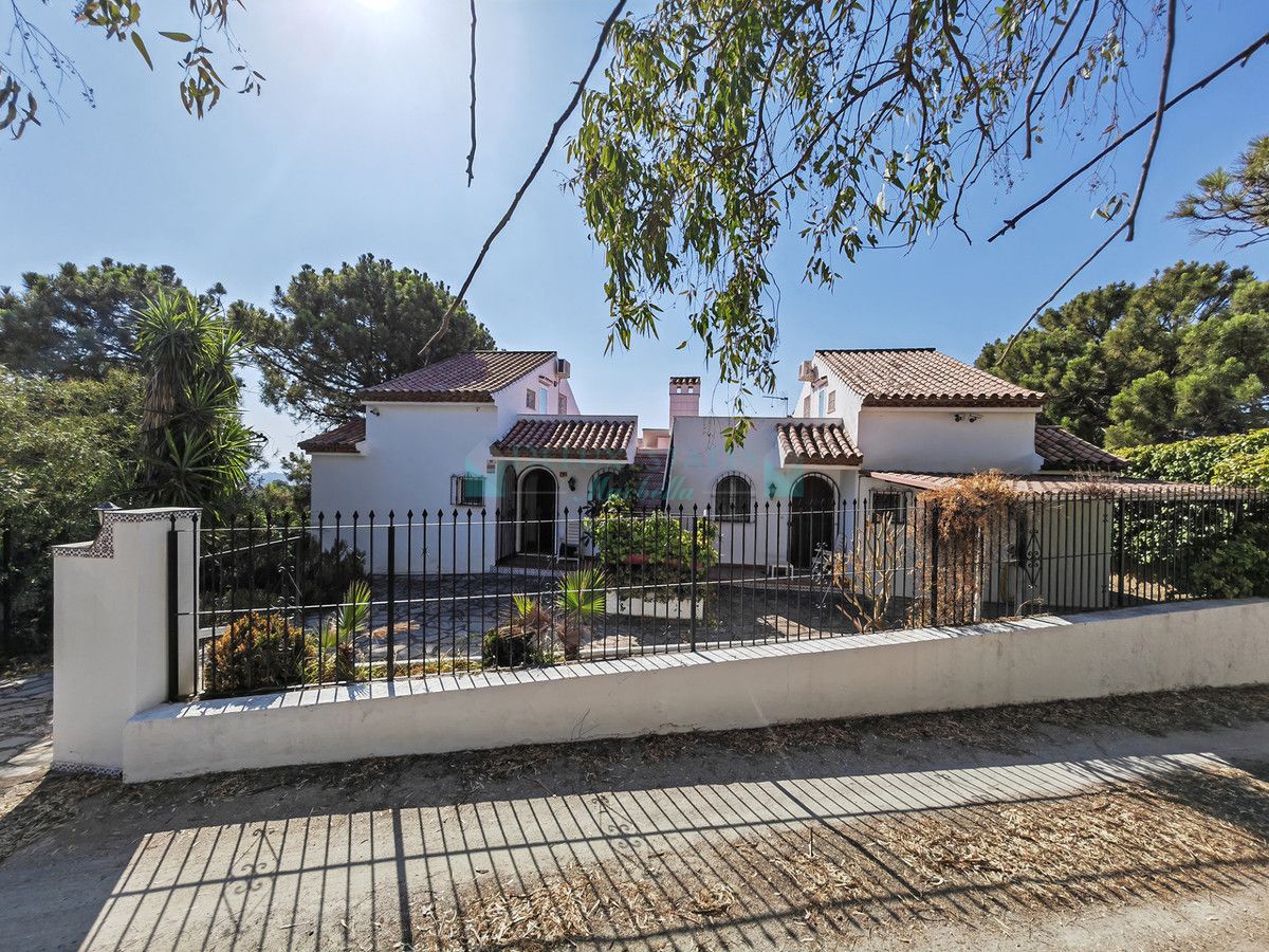 Villa for sale in Estepona