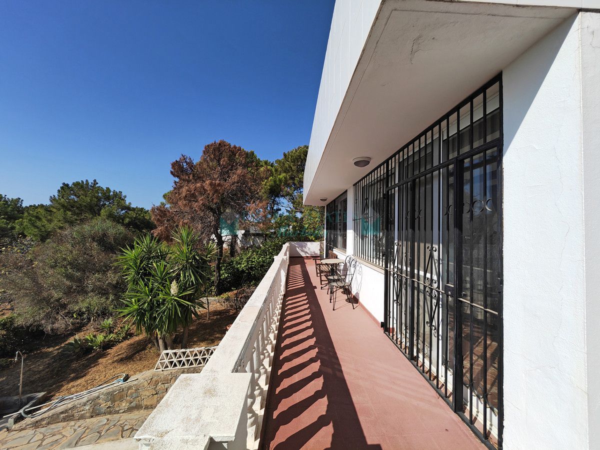 Villa for sale in Estepona