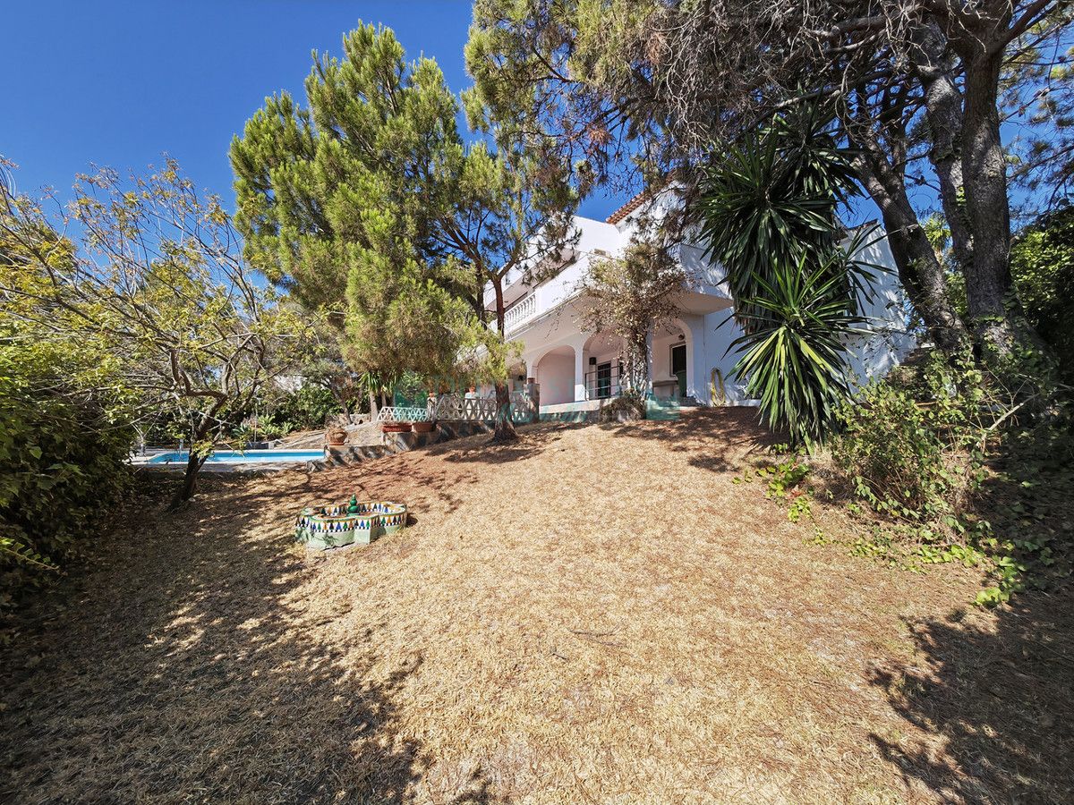 Villa for sale in Estepona