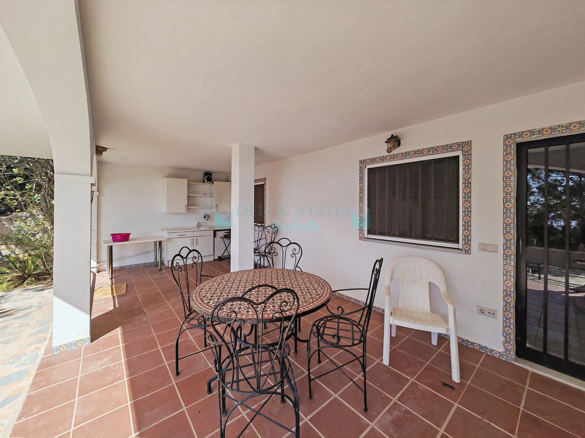 Villa for sale in Estepona