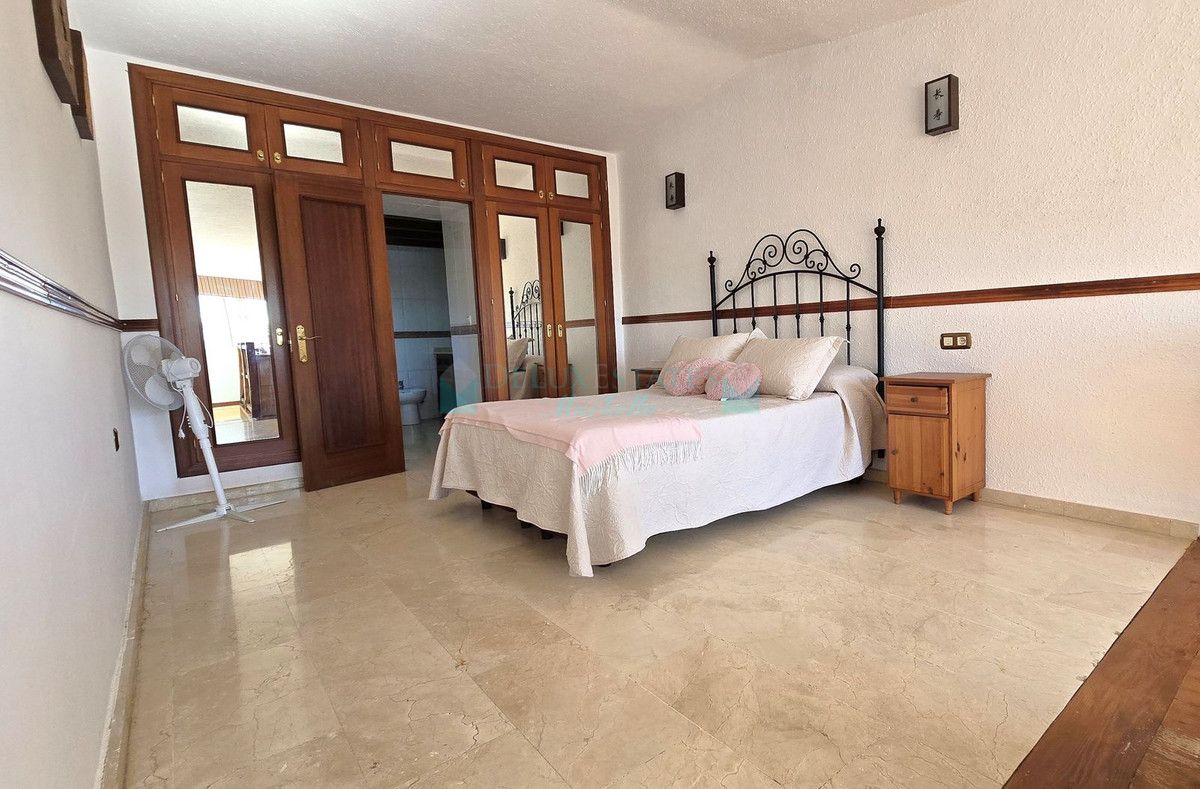 Penthouse for sale in Estepona