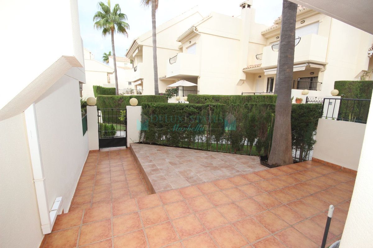 Town House for sale in Costabella, Marbella East