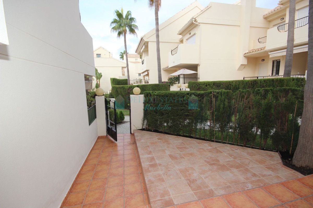 Town House for sale in Costabella, Marbella East