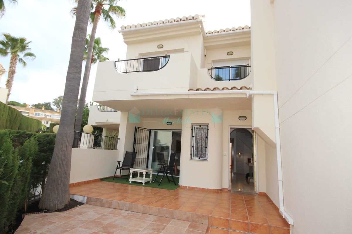 Town House for sale in Costabella, Marbella East