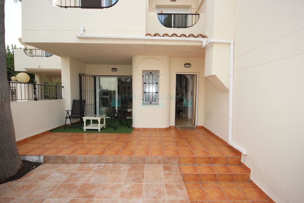 Town House for sale in Costabella, Marbella East