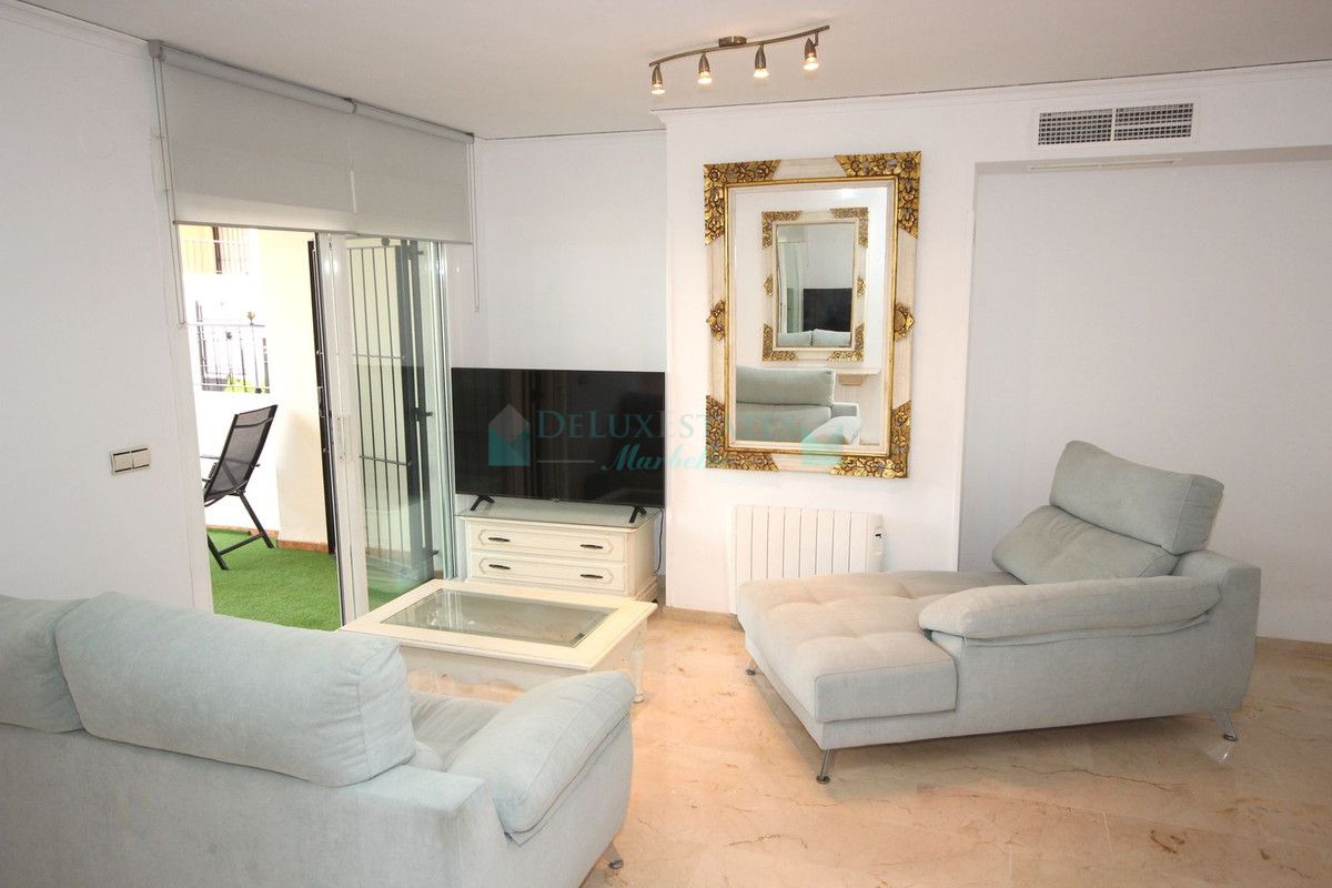 Town House for sale in Costabella, Marbella East