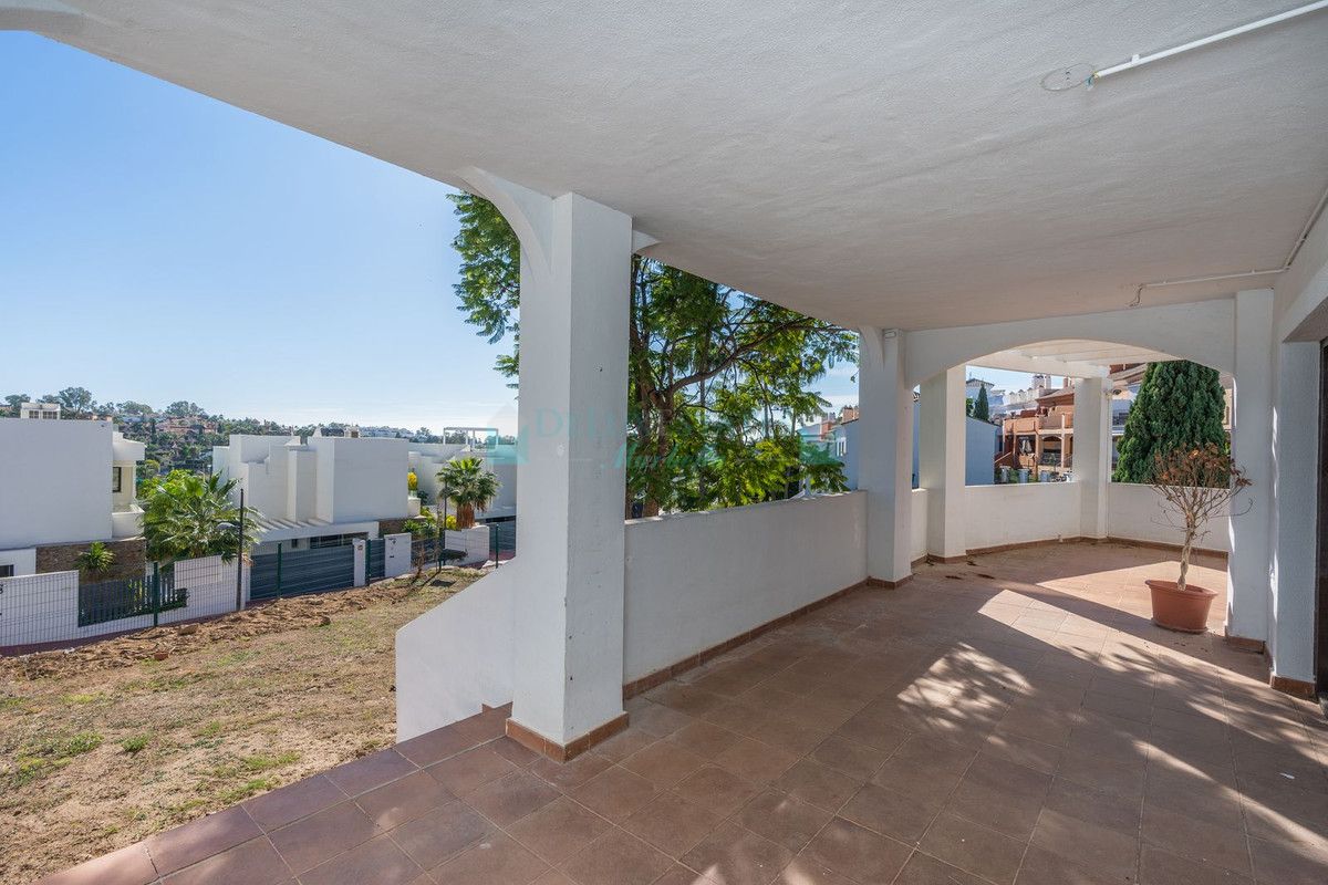 Town House for sale in New Golden Mile, Estepona