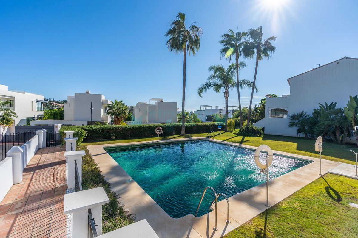 Town House for sale in New Golden Mile, Estepona