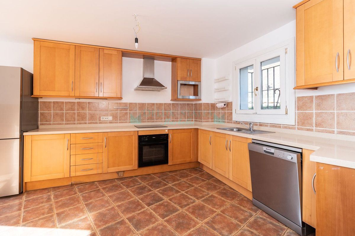 Town House for sale in New Golden Mile, Estepona