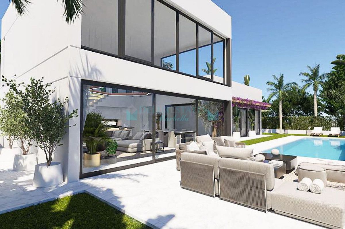 Villa for sale in Estepona