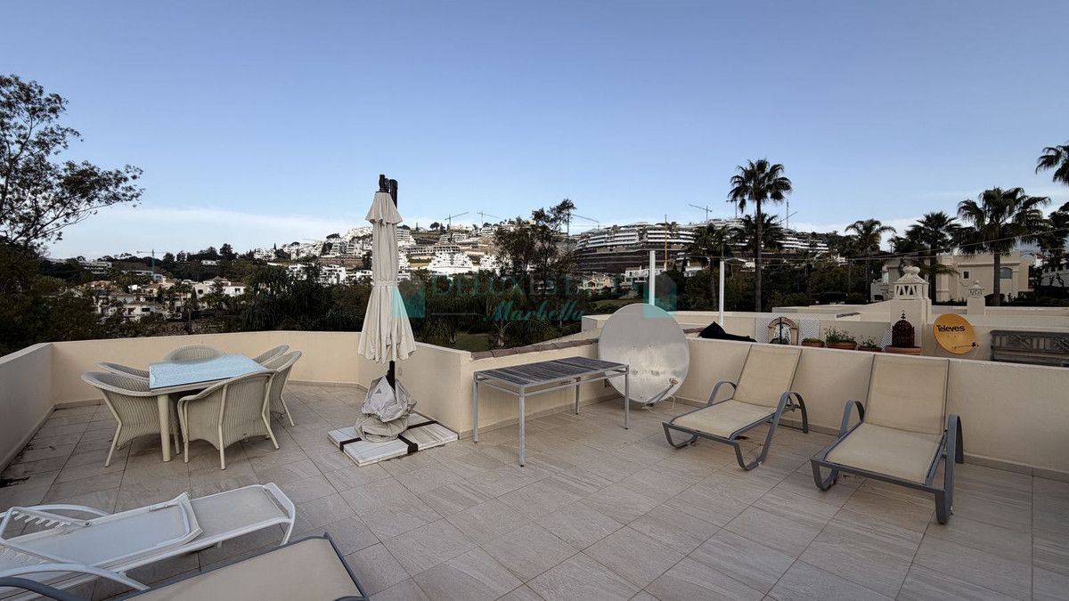 Adosado en alquiler en La Quinta, Benahavis