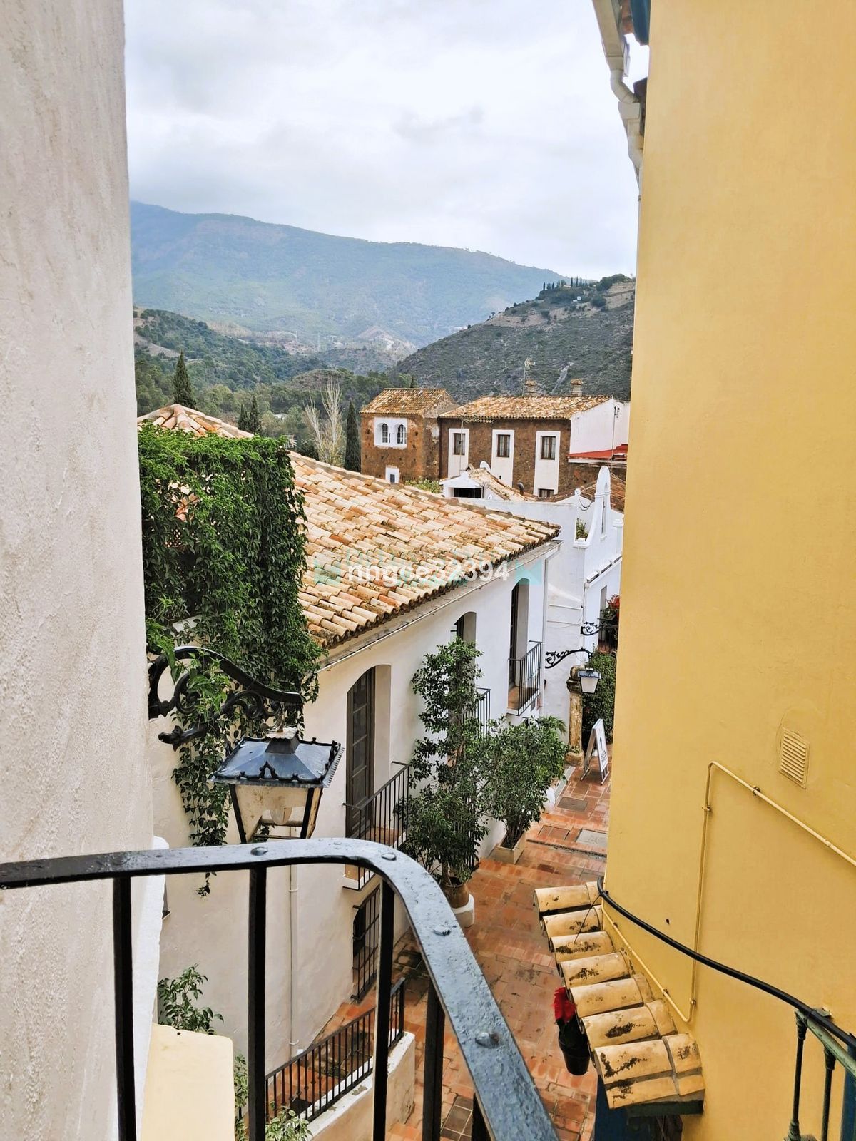 Semi Detached Villa for sale in Benahavis