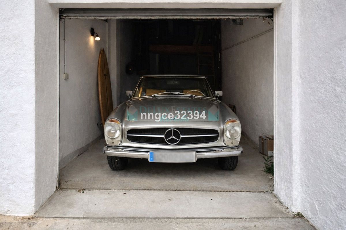 Semi Detached Villa for sale in Benahavis