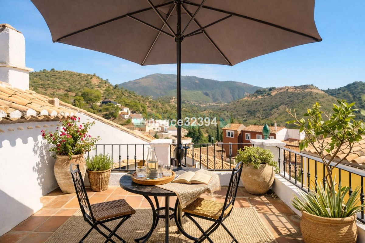 Semi Detached Villa for sale in Benahavis