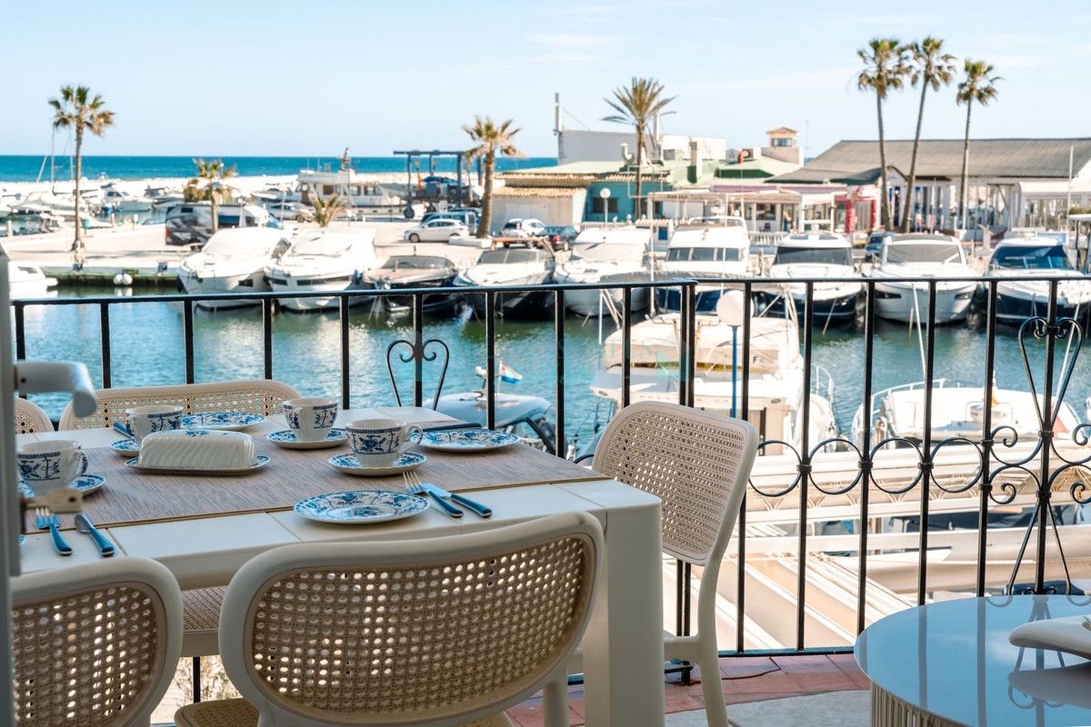 Adosado en alquiler en Cabopino, Marbella Este