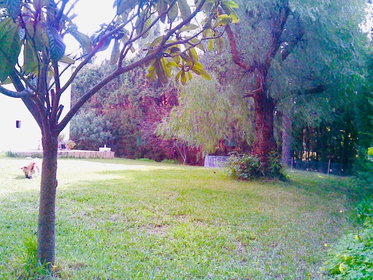 Villa for sale in Atalaya, Estepona