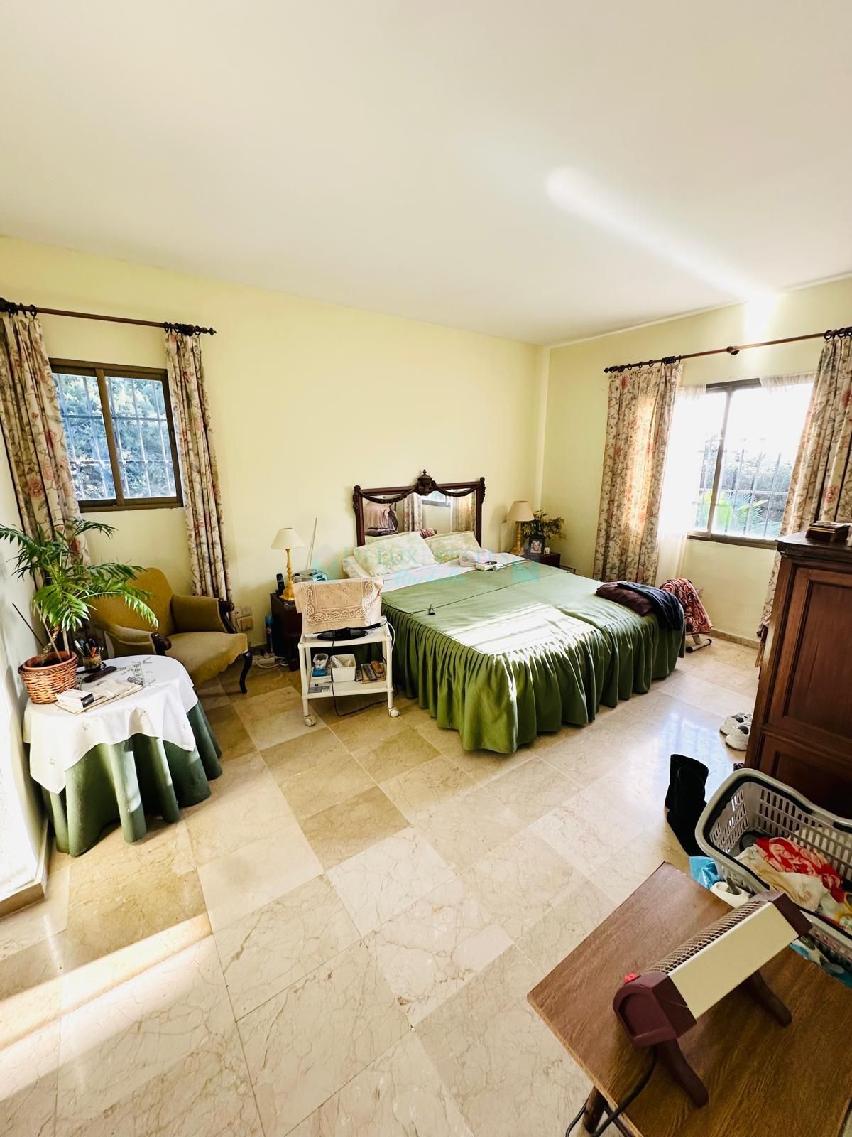 Villa for sale in Atalaya, Estepona