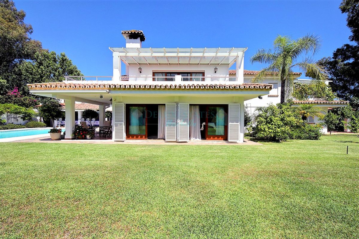 Villa for sale in Costalita, Estepona